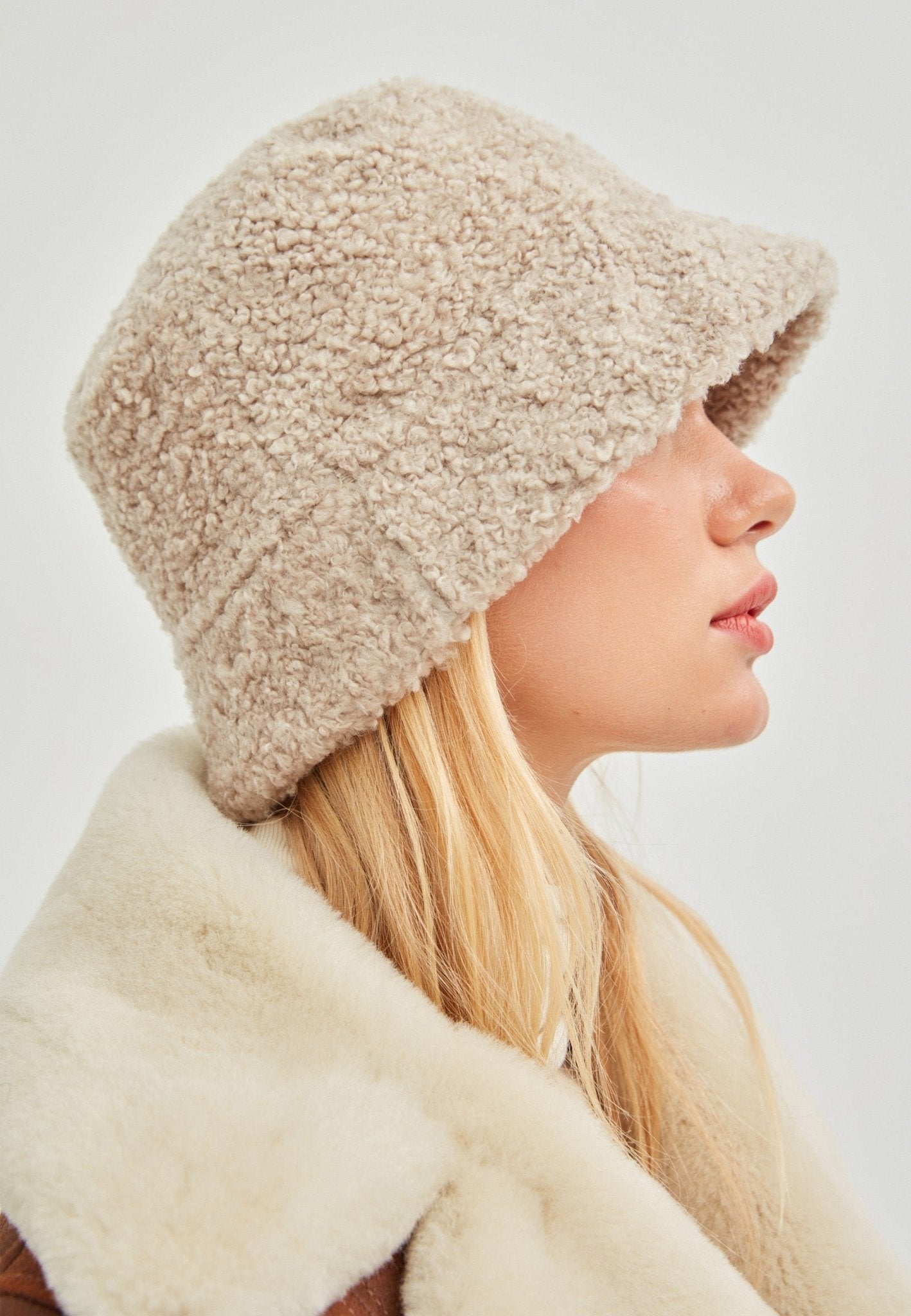VTG Dyed Tuscan Lamb Wool Bucket Beanie Hat Women\'s L  Gatsby Faux Fur Bucket Hat – La Fiorentina main image 3