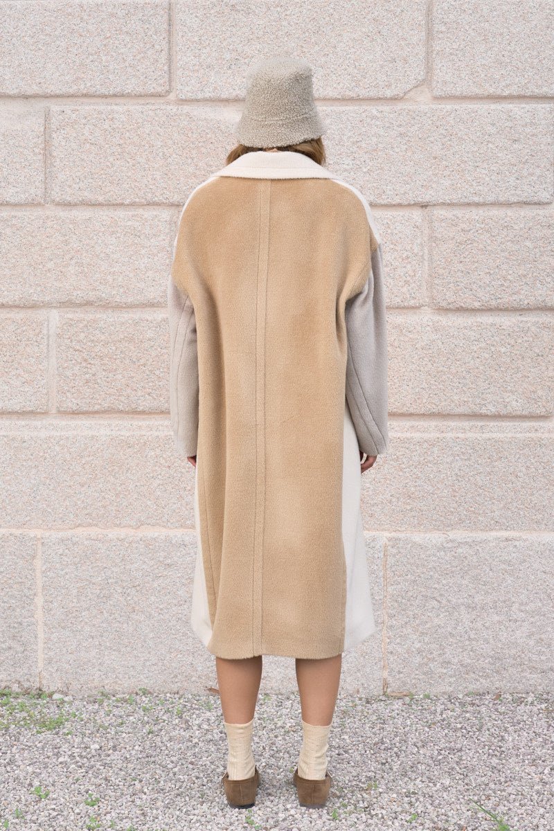 Elara Women’s Oversize Cashmere Coat - Cappuccino/Beige - Bigardini