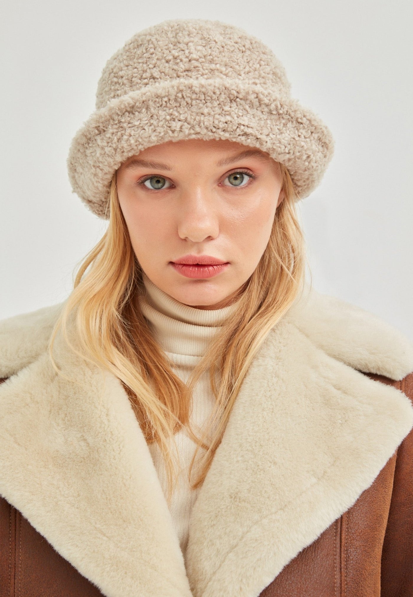 London Women Shearling Bucket Hat Beige – Bigardini